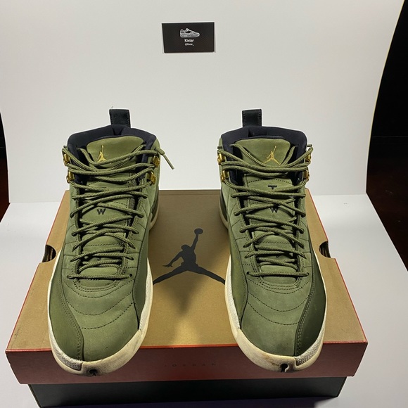 Authentic: Yes
Shoe condition:9/0
Box: Yes
Box Condition: 9/10
Size:10
Price:400 - Picture 3 of 15